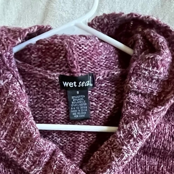 Wet Seal Women’s Button Burgundy Knit Pullover - Picture 5 of 5